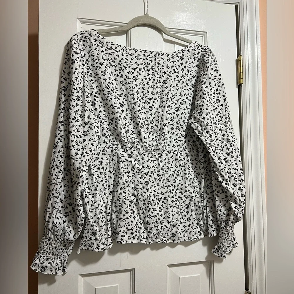 NWOT! Black and white floral loft blouse - Picture 2 of 6